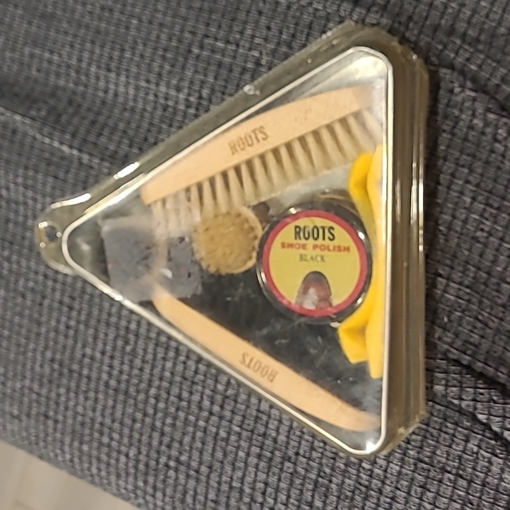 Roots Shoe Shine Kit